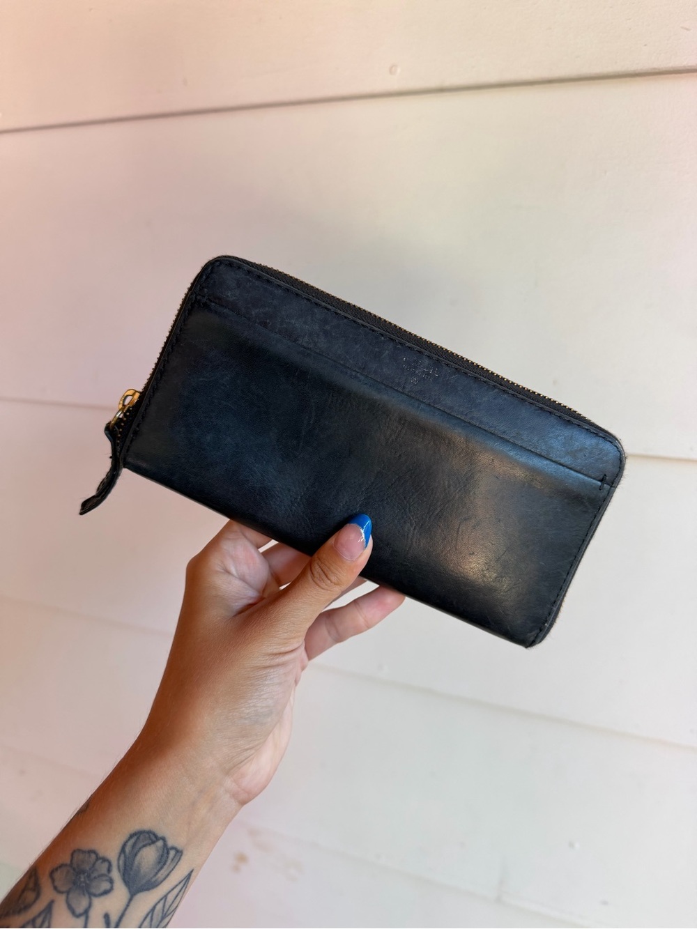 Fossil - Classic Black Zip-Around Leather Wallet